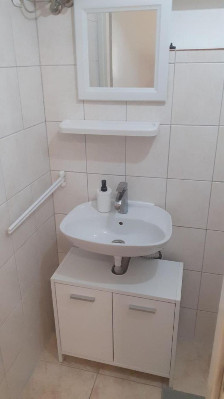 Apartments Dobri - 500M From Beach 宁 外观 照片