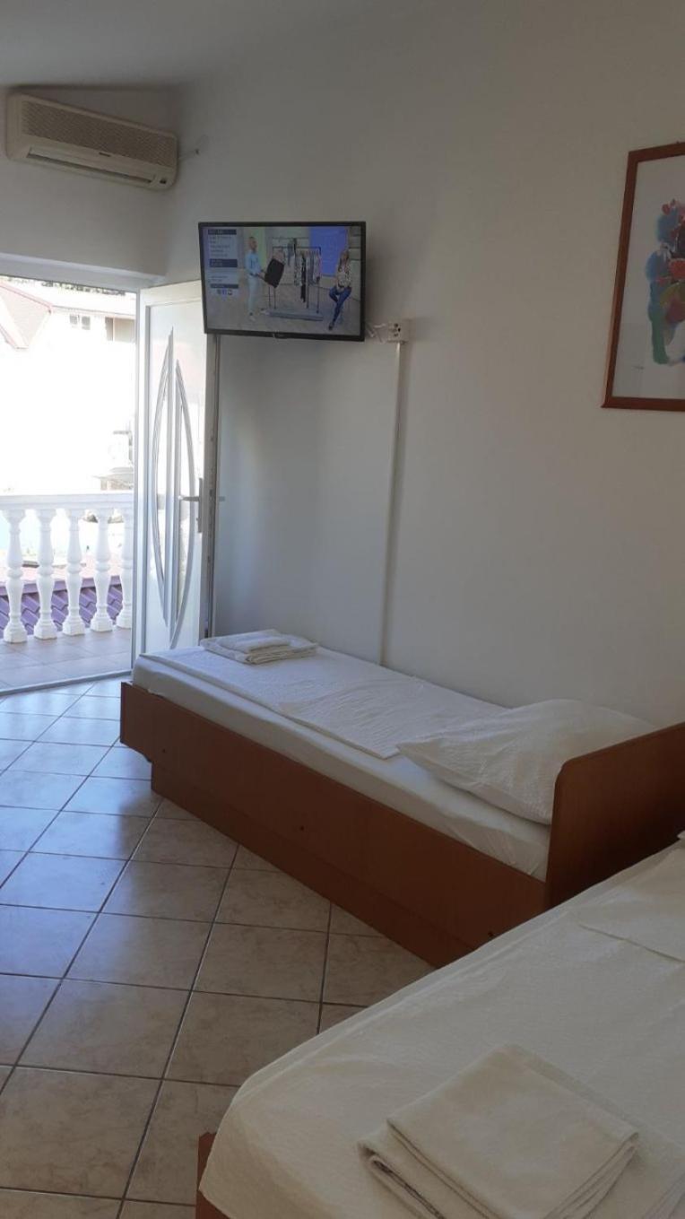 Apartments Dobri - 500M From Beach 宁 外观 照片