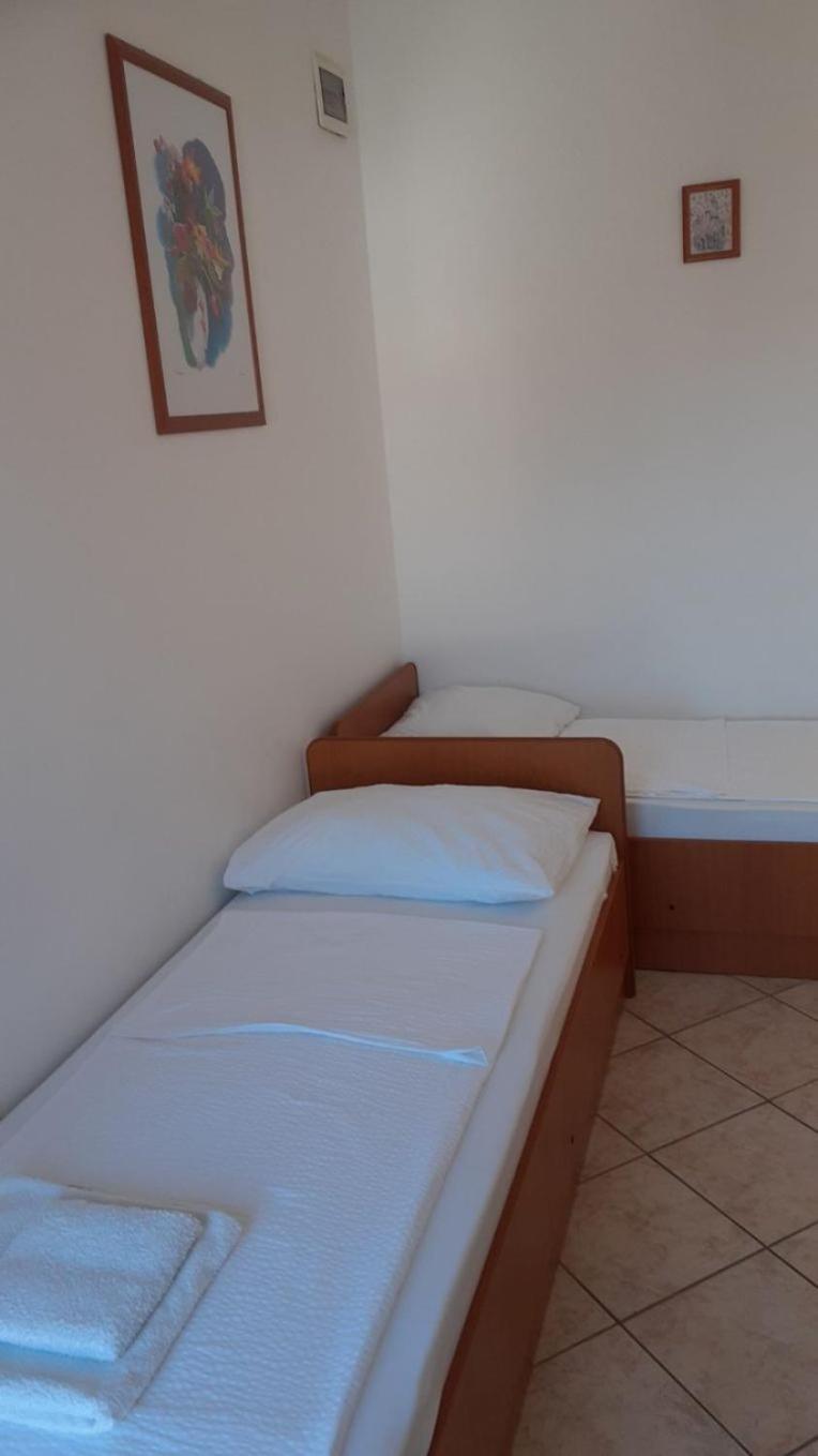 Apartments Dobri - 500M From Beach 宁 外观 照片