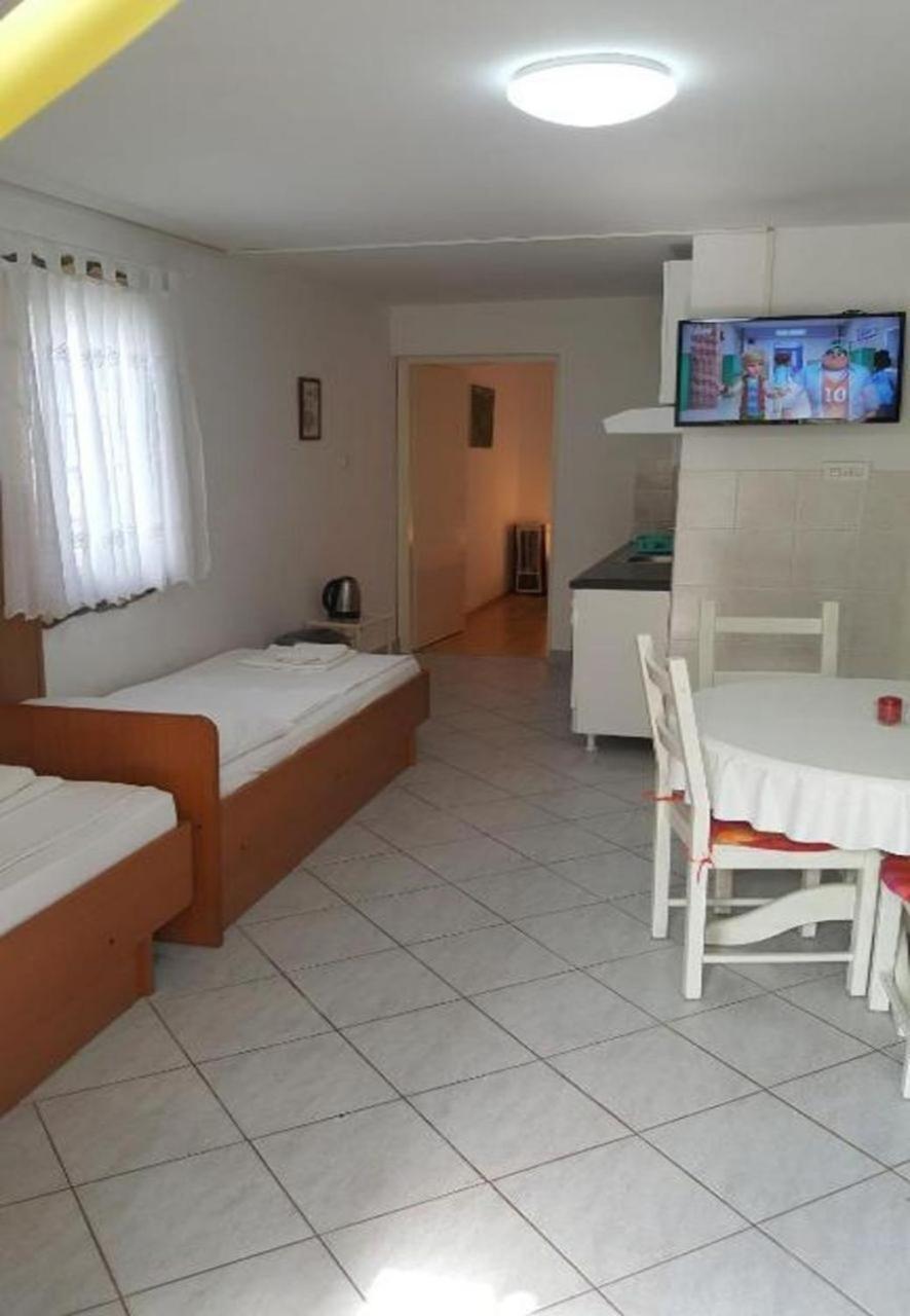 Apartments Dobri - 500M From Beach 宁 外观 照片
